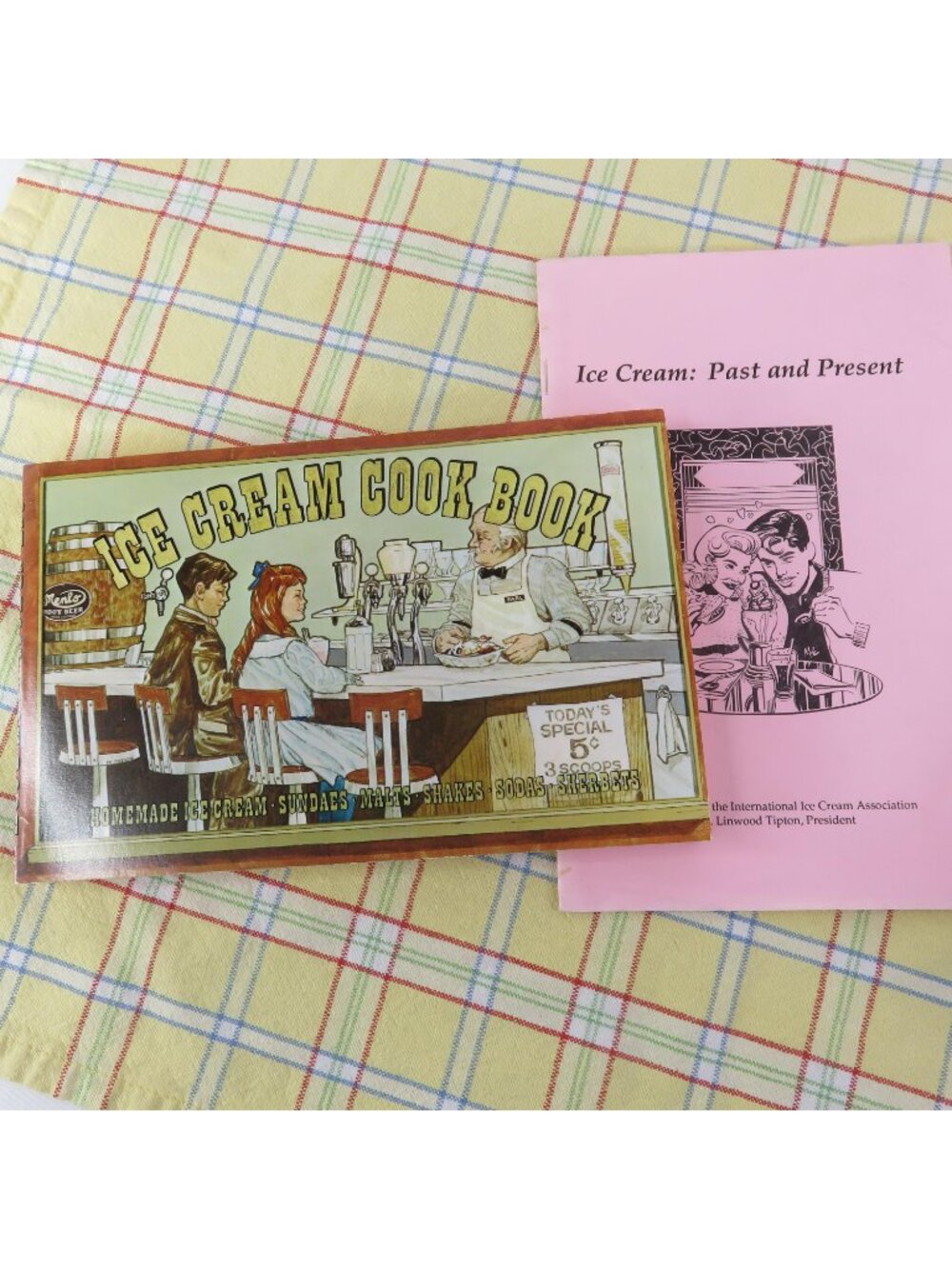 Lot of 16 Vintage Desserts Baking and Sweets Recipe Booklets and Brochures - Picture 9 of 9